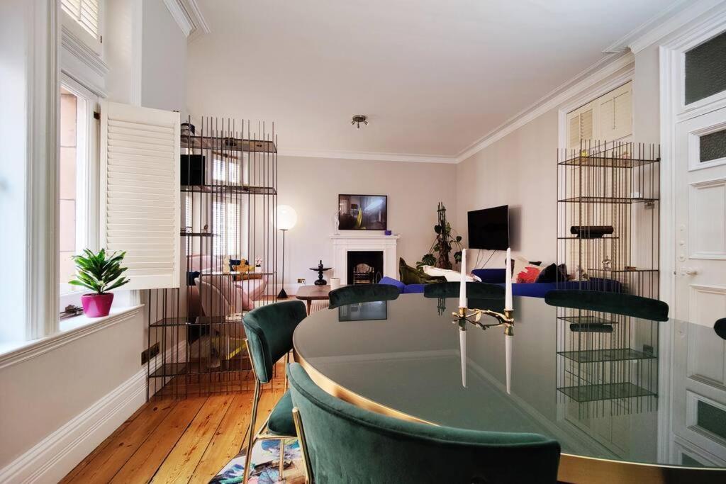 Apartment Luxury Artist In