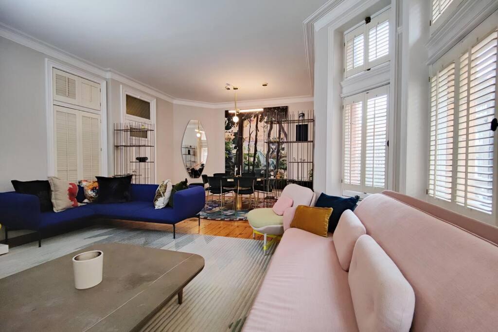 Luxury Artist In * London