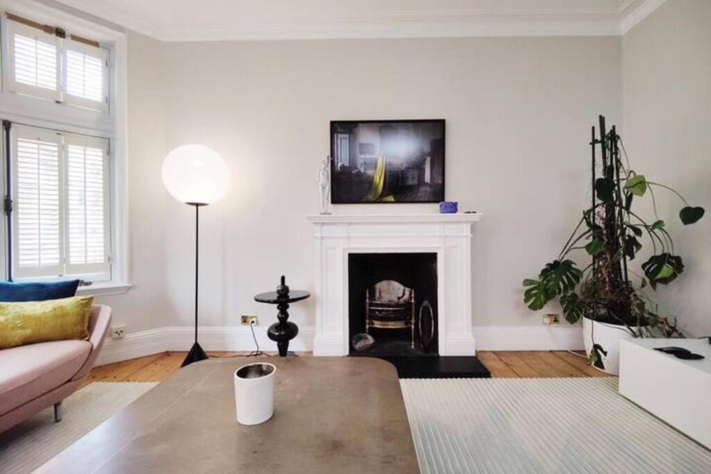 Luxury Artist In Londra