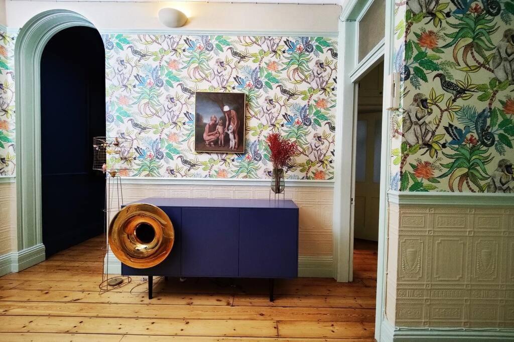Luxury Artist In London